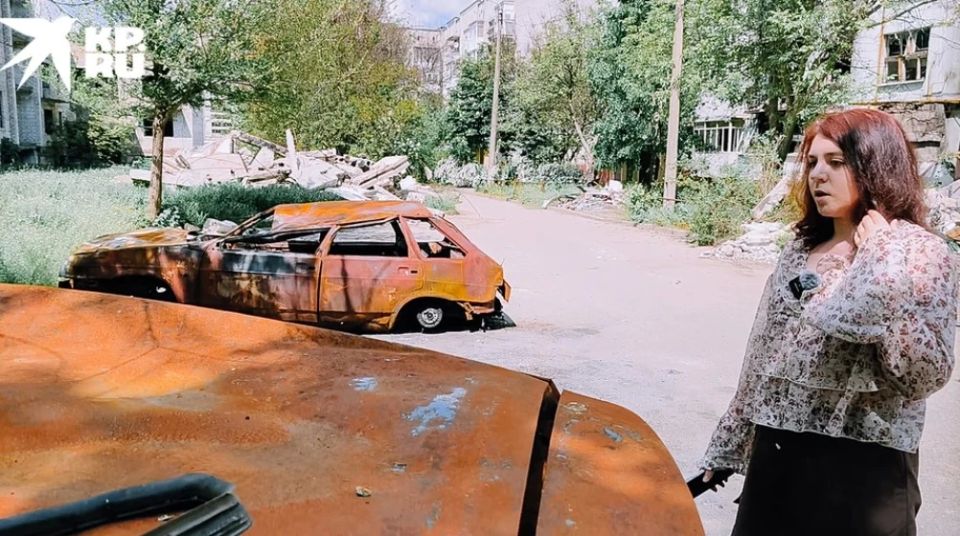 Город, в котором остались одни оптимисты: кто живет в прифронтовой Васильевке, которую Украина превращает в руины Город, в котором остались одни оптимисты: кто живет в прифронтовой Васильевке, которую Украина превращает в руины