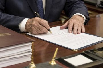 Путин поручил продлить срок службы муниципальных чиновников в новых регионах до 70 лет