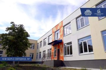 Для юных жителей Донбасса и Новороссии федеральные заказчики и регионы-шефы с 2022 года восстановили, отремонтировали и построили 951 школу и 757 детских садов