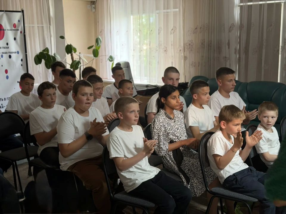 Команда Губернатора Запорожской области передала помощь воспитанникам центра реабилитации детей в Мелитополе Команда Губернатора Запорожской области передала помощь воспитанникам центра реабилитации детей в Мелитополе