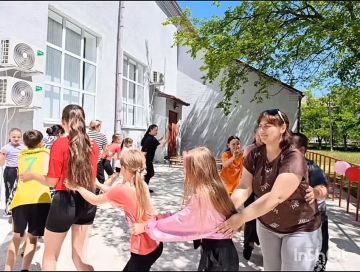 В разных уголках нашего округа состоялись праздничные программы для детей! Работники домов культуры и сельских клубов, а также библиотек, устроили настоящий праздник для юных жителей Акимовского муниципального округа!