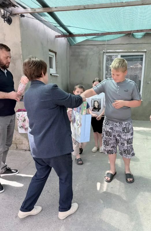 Представители Министерства труда и социальной политики Запорожской области посетили многодетную семью, отец которой был участником специальной военной операции и погиб при исполнении воинского долга Представители Министерства труда и социальной политики Запорожской области посетили многодетную семью, отец которой был участником специальной военной операции и погиб при исполнении воинского долга