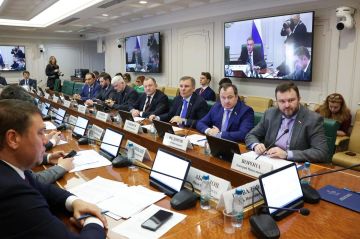 Дмитрий Ворона: Сегодня выступил на заседании Комитета СФ по экономической политике - доложил по законопроекту № 1142342-8, соавтором которого я являюсь