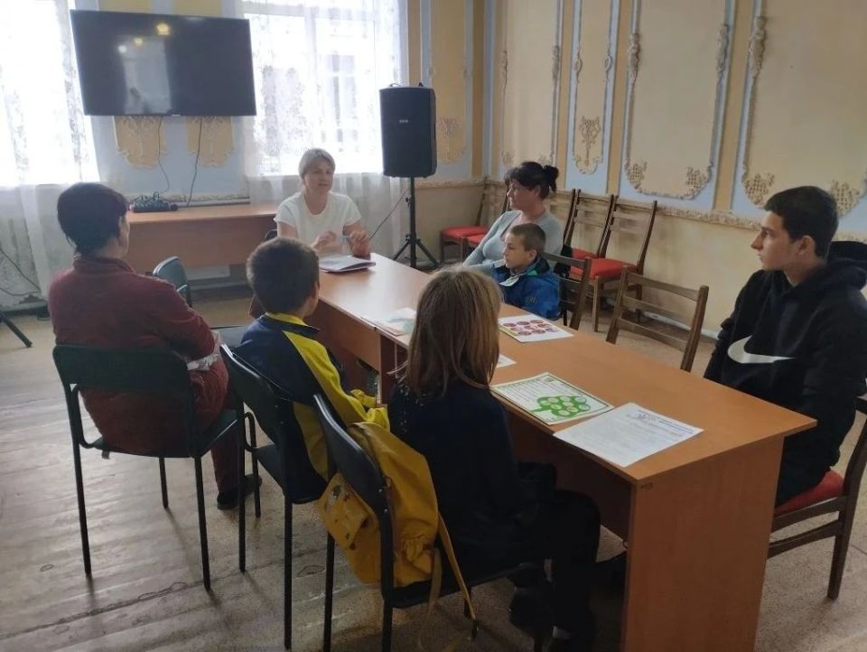 В ГБУ "Комплексный центр социального обслуживания населения" Министерства труда и социальной политики Запорожской области, в отделении социальной помощи семьям с детьми обособленного подразделения г. Бердянск в с. Азовское...