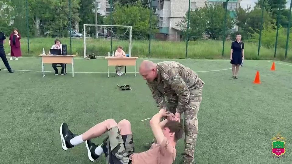 Один день в полиции России: бердянские школьники познакомились со службой сотрудников органов внутренних дел