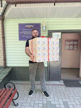 В Министерстве труда и социальной политики Запорожской области прошла благотворительная акция «Коробка добра», в рамках которой сотрудники собрали подарки для детей, нуждающихся в особом внимании и поддержке
