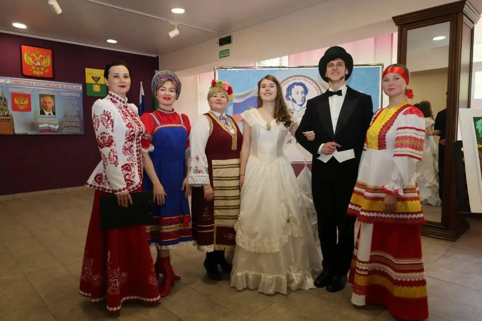 Открытие I Межрегионального Пушкинского фестиваля «Русское Приазовье» состоялось в Областном центре искусств и народного творчества Мелитополя Открытие I Межрегионального Пушкинского фестиваля «Русское Приазовье» состоялось в Областном центре искусств и народного творчества Мелитополя