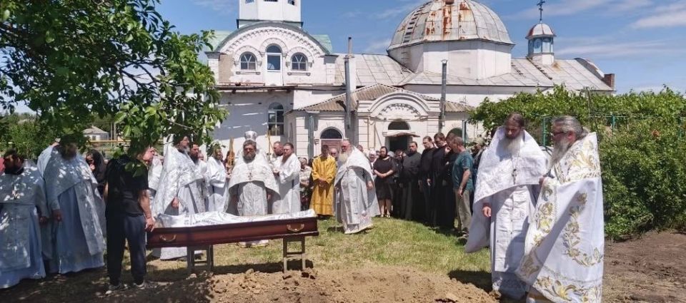 В Свято-Александро-Невском храме села Красноармейское совершен чин погребения протоиерея Игоря Сергиенко В Свято-Александро-Невском храме села Красноармейское совершен чин погребения протоиерея Игоря Сергиенко
