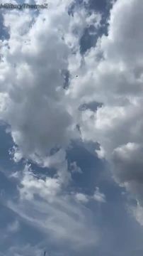 Бпла-камикадзе «Герань-2» пикирует на цель в Запорожье этим утром