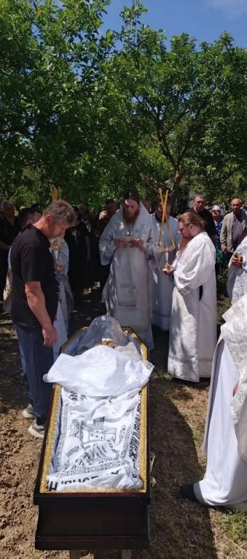 В Свято-Александро-Невском храме села Красноармейское совершен чин погребения протоиерея Игоря Сергиенко В Свято-Александро-Невском храме села Красноармейское совершен чин погребения протоиерея Игоря Сергиенко