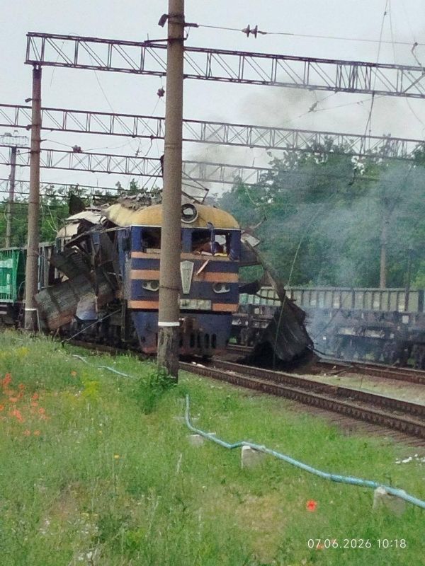 Ещё один уничтоженный локомотив ударом БпЛА сегодня в Запорожье Ещё один уничтоженный локомотив ударом БпЛА сегодня в Запорожье