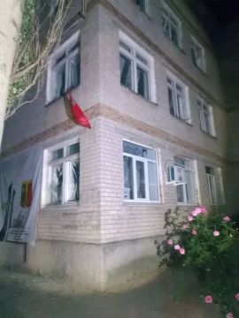 ВСУ нанесли три удара беспилотником по зданию бывшего колледжа бизнеса в Токмаке, задето здание поликлиники