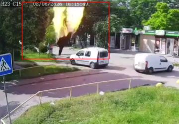 Украинское ПВО отработало по "Герани", в связи с чем подбитый БпЛА упал на остановку в Запорожье