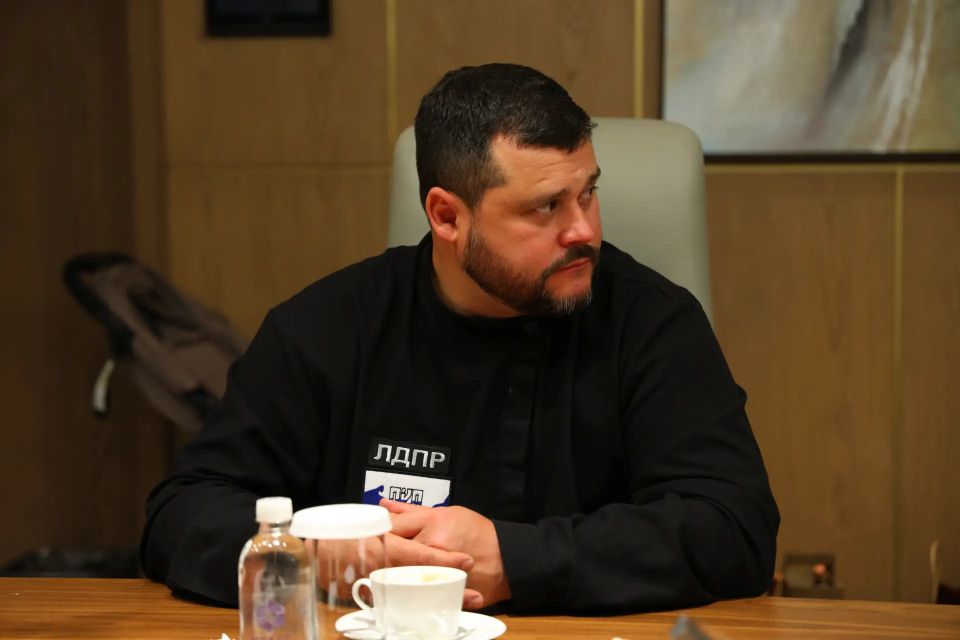 В Ростове-на-Дону принял участие во встрече с семьями кремлёвцев, погибших в ходе специальной военной операции В Ростове-на-Дону принял участие во встрече с семьями кремлёвцев, погибших в ходе специальной военной операции
