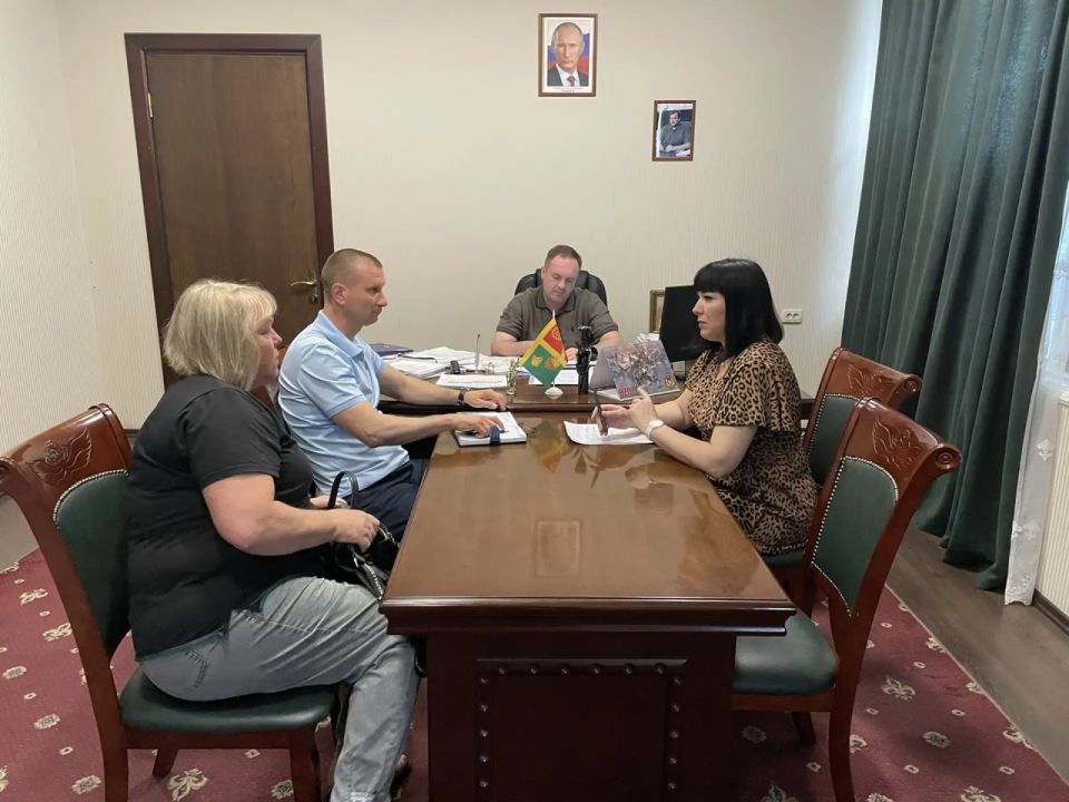 Глава Токмакского муниципального округа Александр Калмыков в соответствии с графиком провел личный прием граждан Глава Токмакского муниципального округа Александр Калмыков в соответствии с графиком провел личный прием граждан