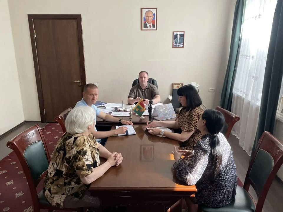 Глава Токмакского муниципального округа Александр Калмыков в соответствии с графиком провел личный прием граждан Глава Токмакского муниципального округа Александр Калмыков в соответствии с графиком провел личный прием граждан