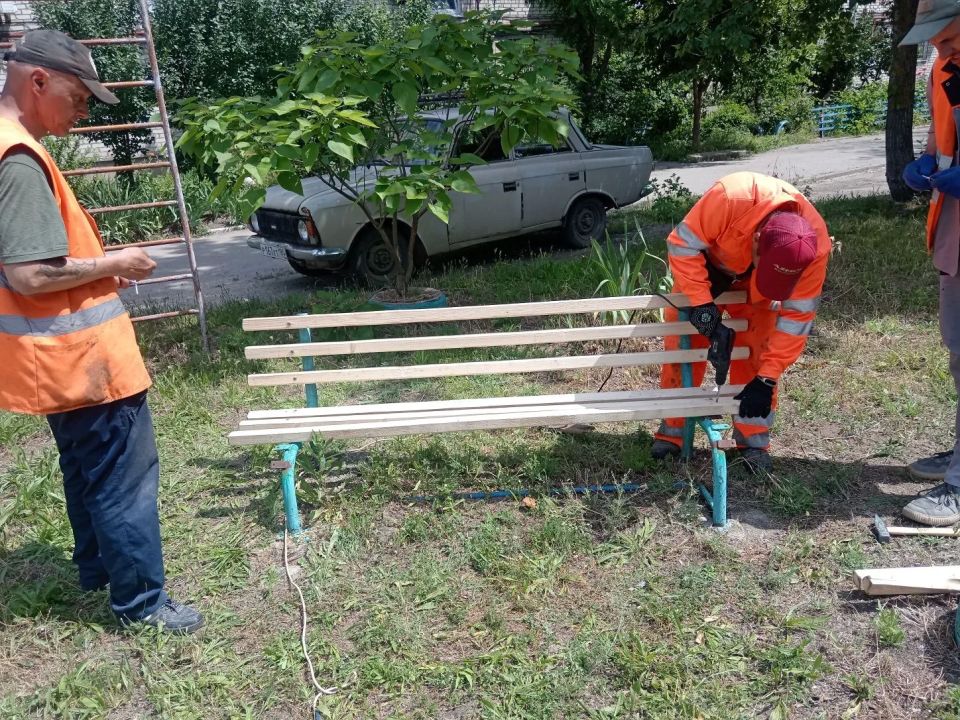 Сотрудники МБУ “Благоустройство Бердянск” активно работают в районе Колония Сотрудники МБУ “Благоустройство Бердянск” активно работают в районе Колония