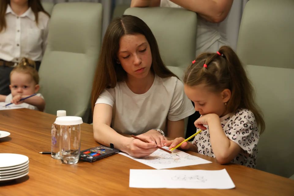 В Ростове-на-Дону принял участие во встрече с семьями кремлёвцев, погибших в ходе специальной военной операции В Ростове-на-Дону принял участие во встрече с семьями кремлёвцев, погибших в ходе специальной военной операции