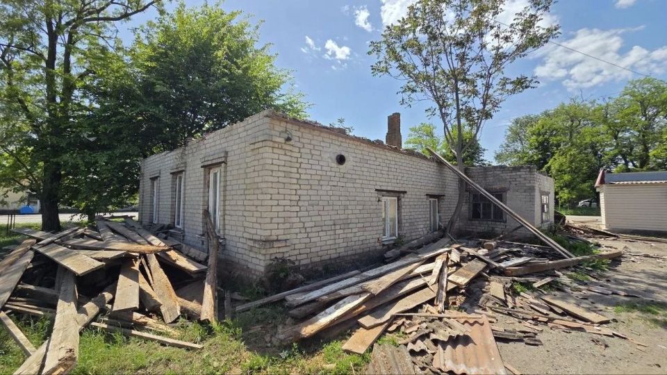 Дагестанцы в Михайловке восстанавливают административное здание Дагестанцы в Михайловке восстанавливают административное здание