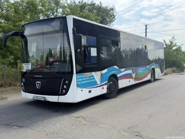 Украинский беспилотник атаковал автобус в Запорожской области, сообщил Евгений Балицкий