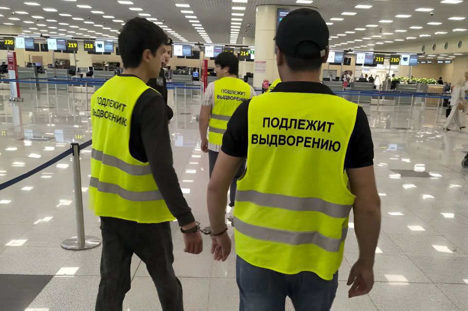 Гражданина Туркменистана выдворили за пределы РФ за нарушение миграционного законодательства