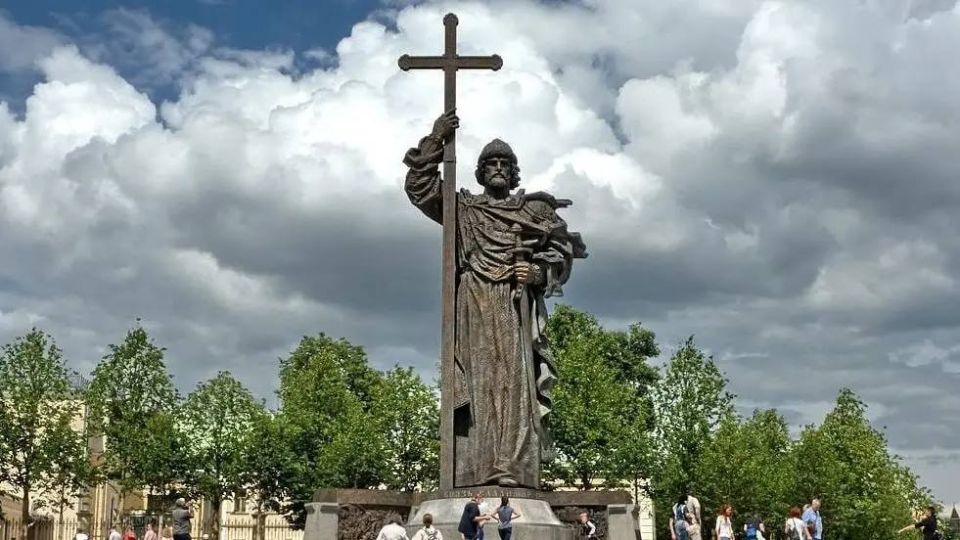 Анна Хорошун: 11 июня. 978. Во главе Руси встал князь Владимир: «И сел в Киеве князь Владимир месяца июня в 11 день»