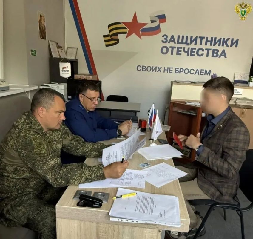Прокурор Запорожской области Кирилл Осипчук совместно с руководителем военной прокуратуры Максимом Ивановым посетили филиал Государственного фонда поддержки участников специальной военной операции «Защитники Отечества» по... Прокурор Запорожской области Кирилл Осипчук совместно с руководителем военной прокуратуры Максимом Ивановым посетили филиал Государственного фонда поддержки участников специальной военной операции «Защитники Отечества» по...