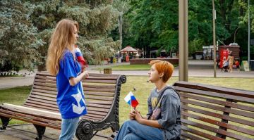 Молодежь Мелитополя поздравила горожан с наступающим Днем России