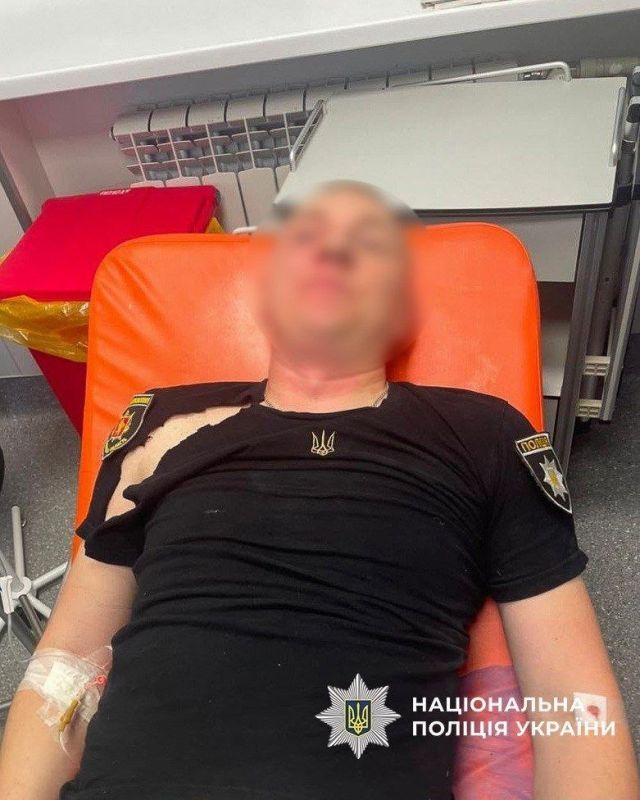 В Запорожье мужчина, отбиваясь от пособников душегубов ТЦК, ножом порезал троих полицаев