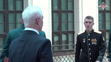 Министр обороны РФ вручил медали «Золотая Звезда» отличившимся участникам СВО