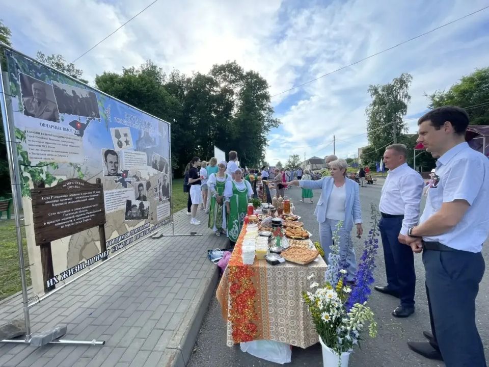 Дорогие друзья! Поздравляю вас с Днем России! Дорогие друзья! Поздравляю вас с Днем России!