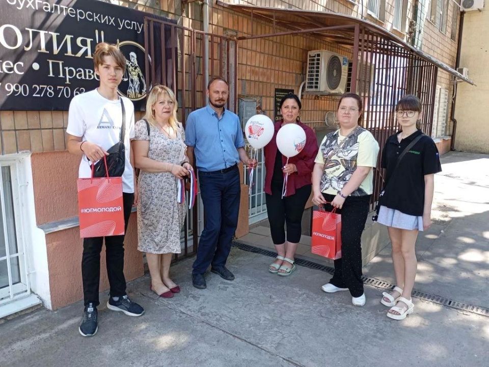 В преддверии Дня России улицы города наполнились праздничным настроением! В преддверии Дня России улицы города наполнились праздничным настроением!