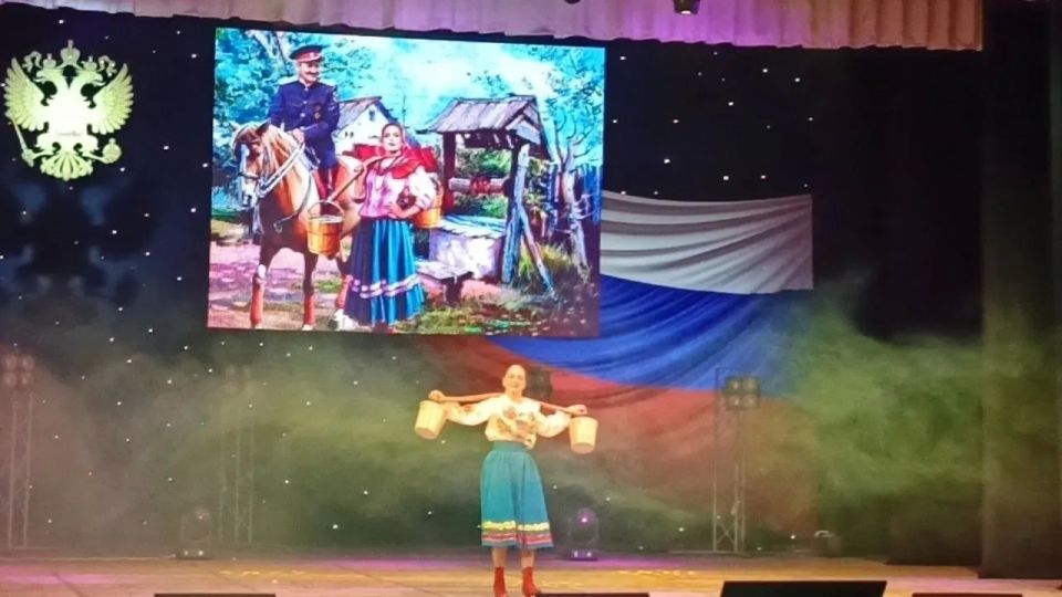 В Бердянске ко Дню России прошел праздничный концерт В Бердянске ко Дню России прошел праздничный концерт