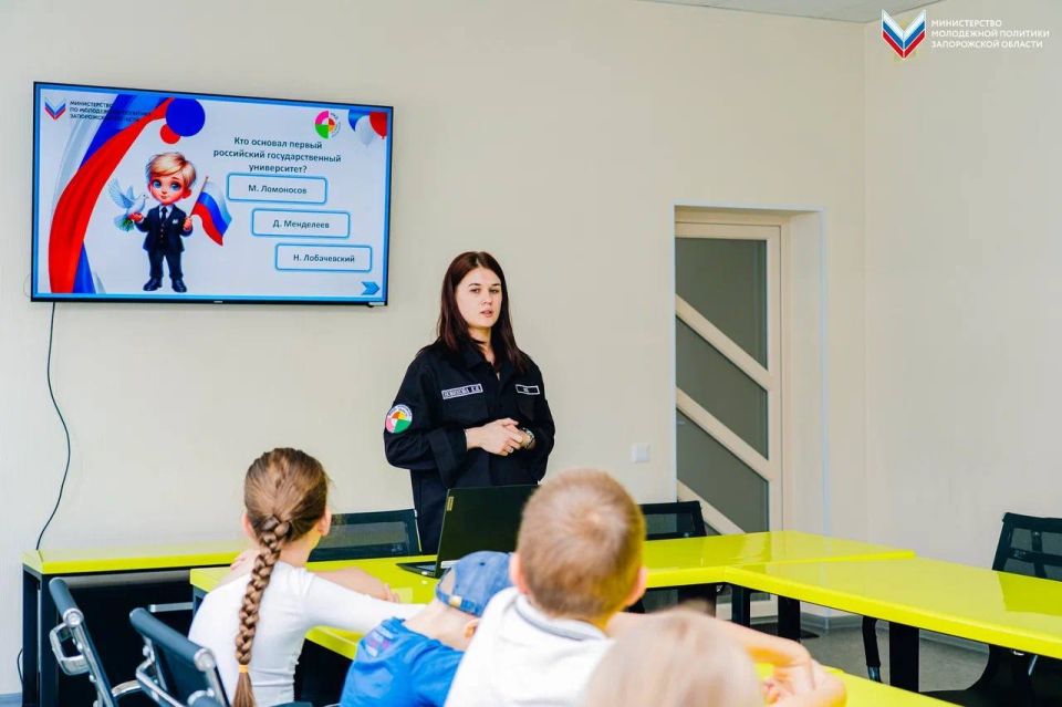 Активисты Международного клуба дружбы провели викторину ко Дню России Активисты Международного клуба дружбы провели викторину ко Дню России