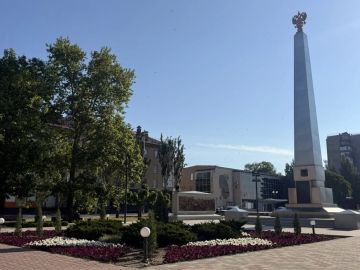 В Мелитополе новое утро. С днем России, дорогие мелитопольцы и гости города!
