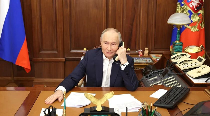 Путин и Трамп провели телефонный разговор