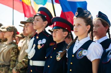 В Запорожскую область из Волгограда вернулись дети ветеранов СВО, участвовавшие в военно-патриотической смене в лагере "Авангард"
