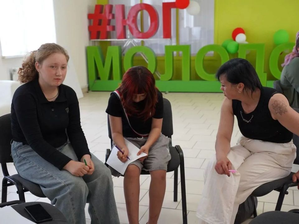 «Моя Россия». В рамках межведомственного взаимодействия в отделении социальной помощи семьям с детьми обособленного подразделения г. Бердянск ГБУ «Комплексный центр социального обслуживания населения» Министерства труда и... «Моя Россия». В рамках межведомственного взаимодействия в отделении социальной помощи семьям с детьми обособленного подразделения г. Бердянск ГБУ «Комплексный центр социального обслуживания населения» Министерства труда и...