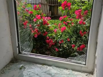 ЭКСКЛЮЗИВ Три жилых дома пгт Куйбышево пострадали в результате атаки БПЛА ВСУ