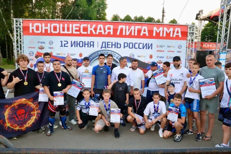 Бердянские спортсмены в составе сборной Новороссии победили в турнире «Юношеской Лиги» по смешанному боевому единоборству (ММА) Бердянские спортсмены в составе сборной Новороссии победили в турнире «Юношеской Лиги» по смешанному боевому единоборству (ММА)