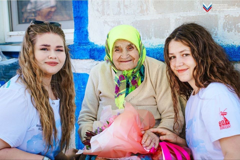 Активисты из Запорожской области поздравили со 101-летием ветерана Великой Отечественной войны