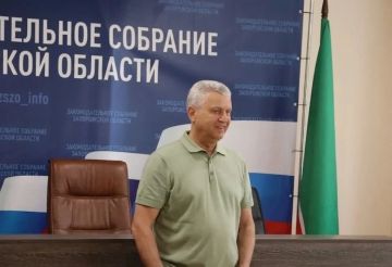 Провел рабочее совещание с сотрудниками Законодательного Собрания, основной темой которого стало выстраивание четкого алгоритма действий при возникновении угроз ракетных атак и атак БПЛА