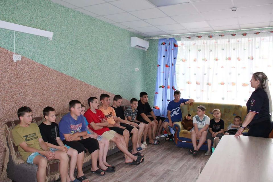 Транспортная полиция провела познавательное мероприятие «Безопасный путь» для юных жителей Мелитополя Транспортная полиция провела познавательное мероприятие «Безопасный путь» для юных жителей Мелитополя
