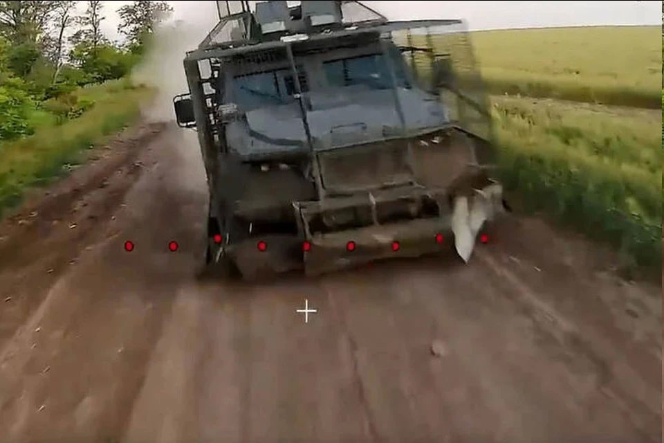 Прикрытый РЭБом броневик ВСУ «Козак» сожгли в Запорожской области