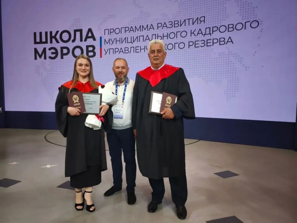 Евгений Балицкий: Главы администраций двух муниципальных образований Запорожской области — Васильевского округа и города Бердянска — окончили «Школу мэров» ВШГУ Евгений Балицкий: Главы администраций двух муниципальных образований Запорожской области — Васильевского округа и города Бердянска — окончили «Школу мэров» ВШГУ