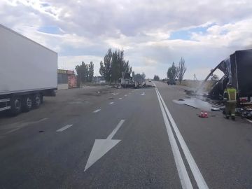 Евгений Балицкий: В районе города Приморска Приморского муниципального округа атаке БПЛА противника подверглись грузовые автомобили, которые доставляли интернет - покупки для жителей области