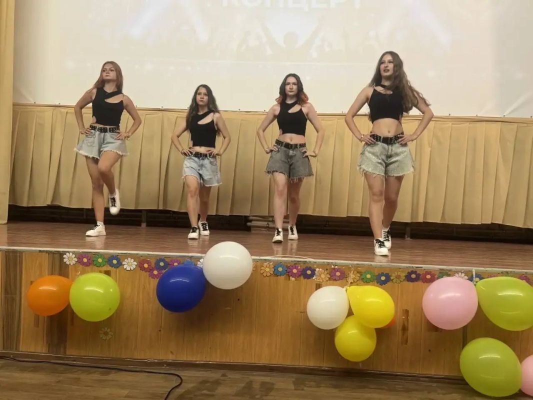 Праздничный концерт в детском санатории "Бердянский" Праздничный концерт в детском санатории "Бердянский"