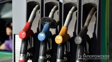 На крымских АЗС перестали продавать бензин физическим и юридическим лицам