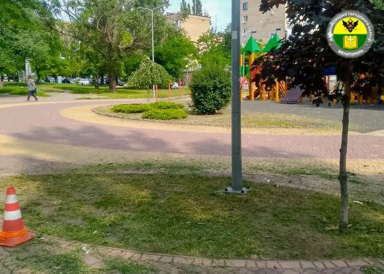 Сотрудники МКУ «Благоустройство» продолжают плановые работы по покосу травы на территории города Мелитополь