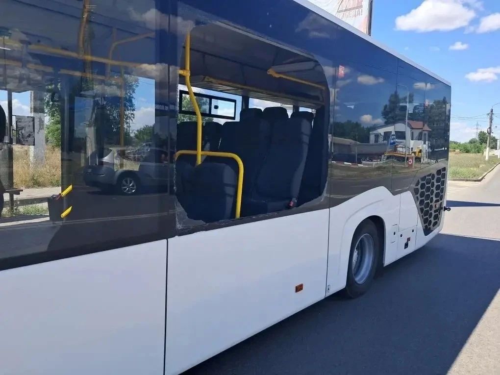 Евгений Балицкий: На трассе Р-280 при выезде из села Кирпичное осколками сбитого БпЛА повреждён рейсовый автобус «Мелитополь — Кирпичное — Фруктовое»